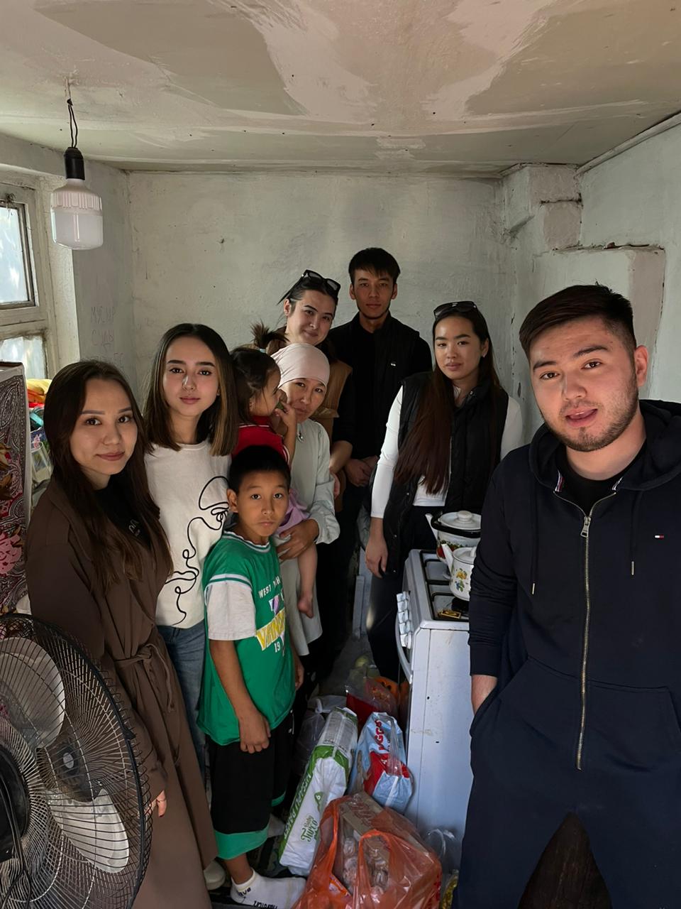 SDG 4. "Ending Hunger". Оn October 1, the curator of the ISS-20-01 group Ilesova B.E. and students, together with the leading specialist of the Department of Information Systems A.S. Bekkozhaeva made one family happy.